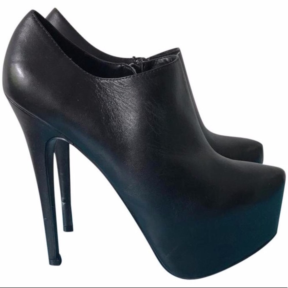 Steve Madden  Black Platform Ankle Boots