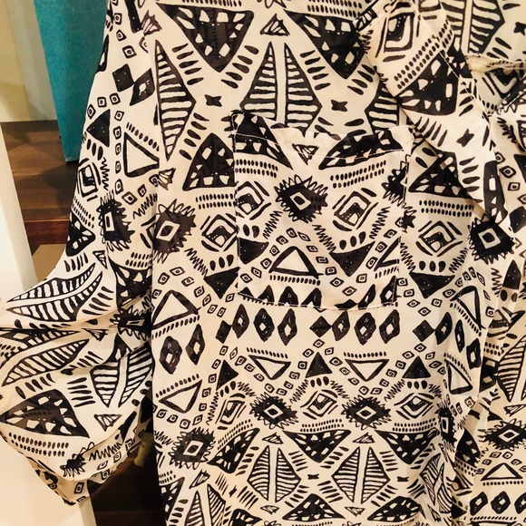 Black and White Pattern Sheer Top - Picture 2 of 4