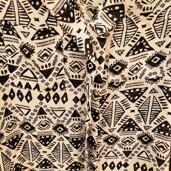 Black and White Pattern Sheer Top - Picture 3 of 4