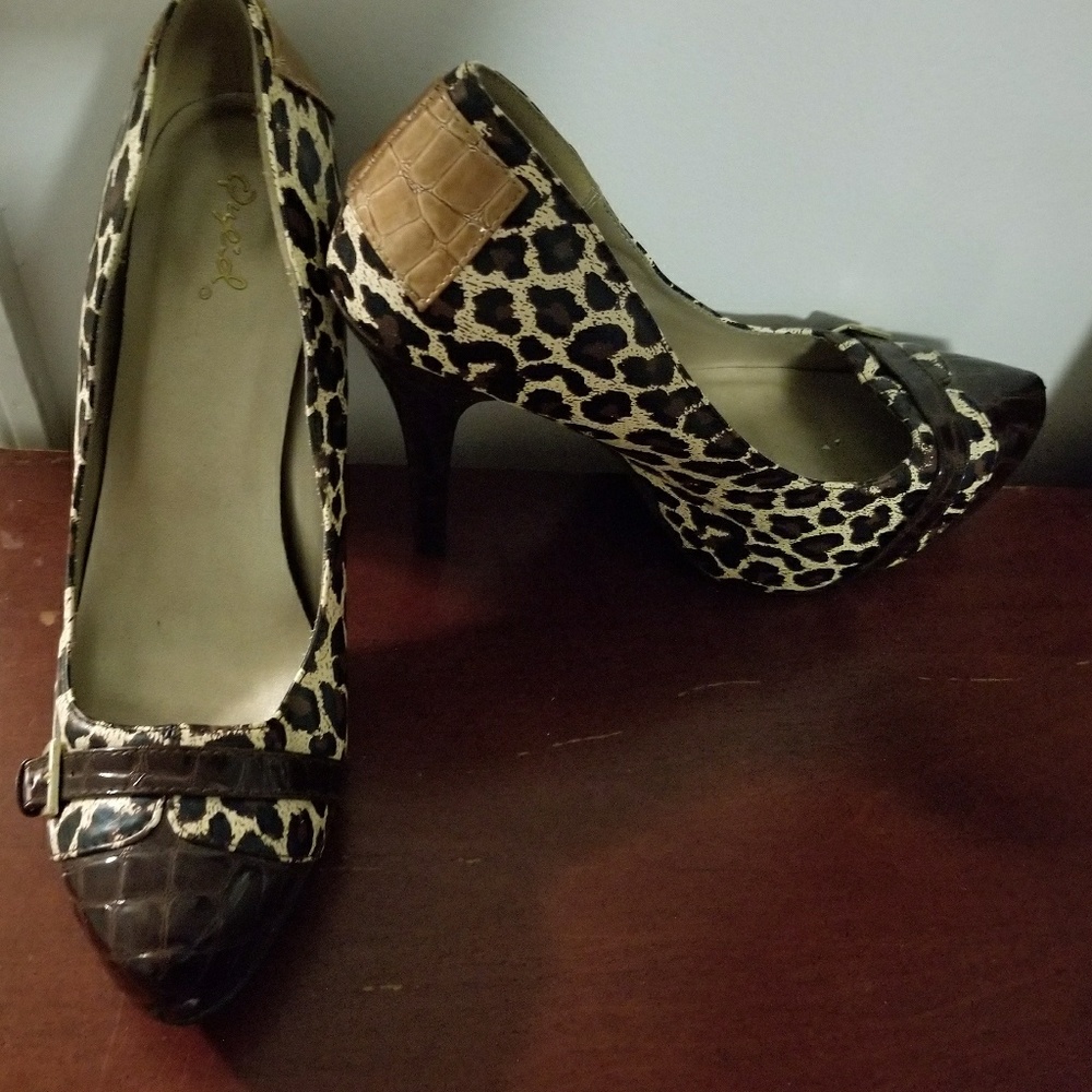 Heels - Picture 3 of 3
