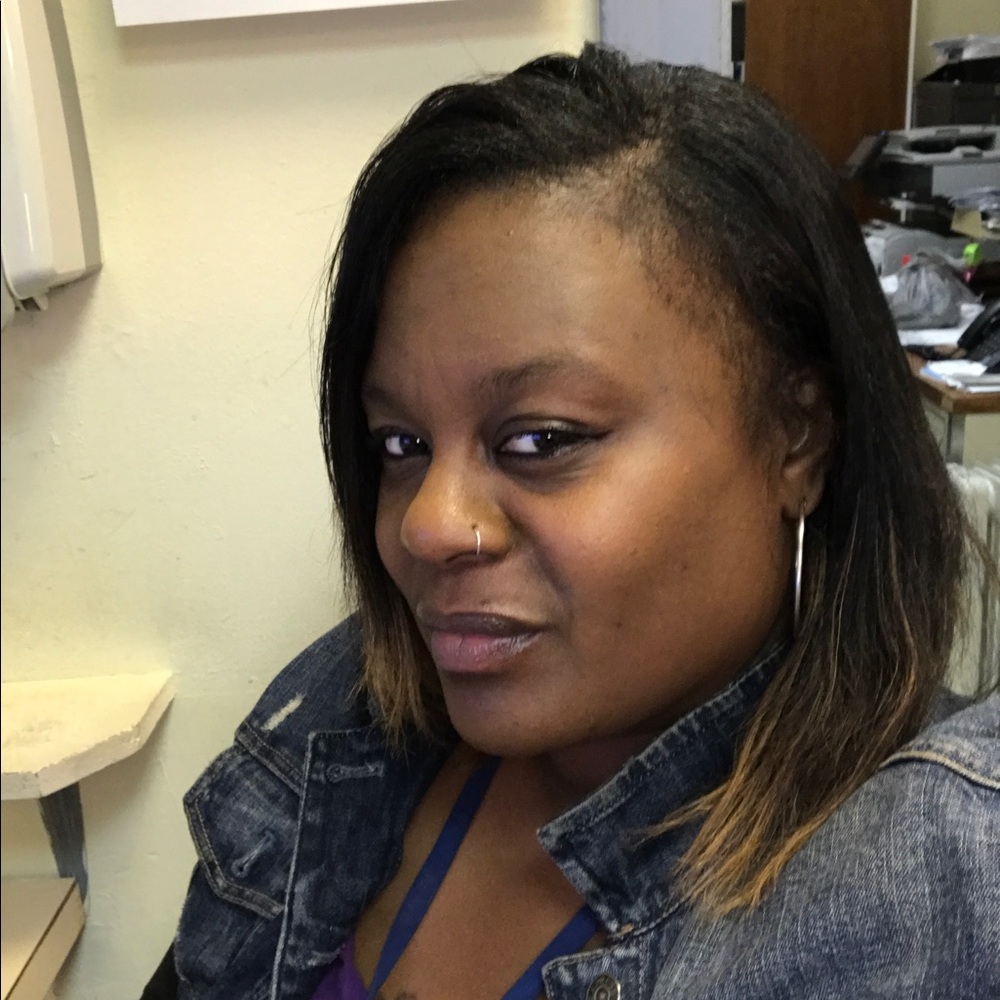 Meet your Posher, Mikeea