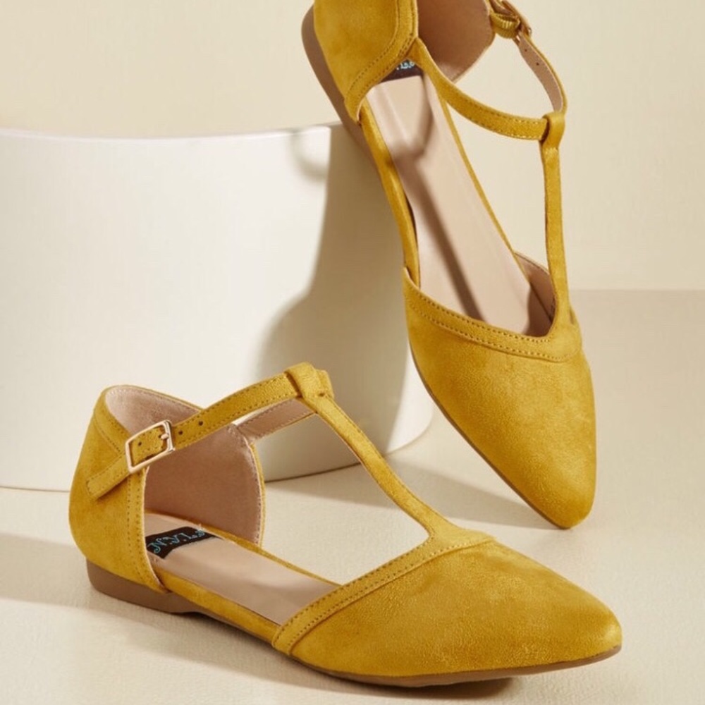 Size 10 gently worn NYLA yellow flats