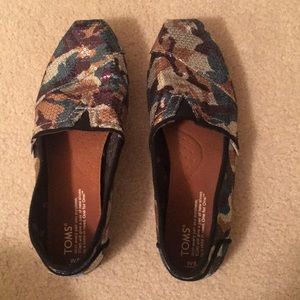 Limited edition sequined camp Toms shoes!
