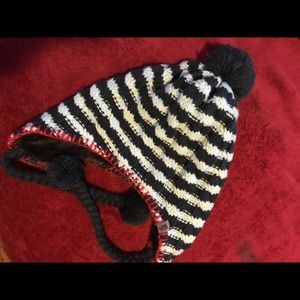 NorthFace WOMEN'S FUZZY EARFLAP BEANIE