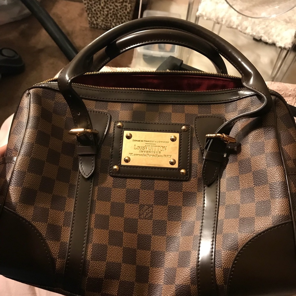 Louis Vuitton Berkeley Authentic
