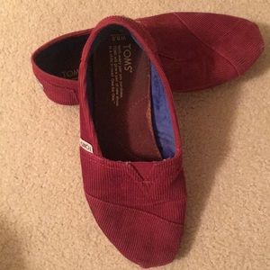 Toms 8.5 maroon corduroy classics