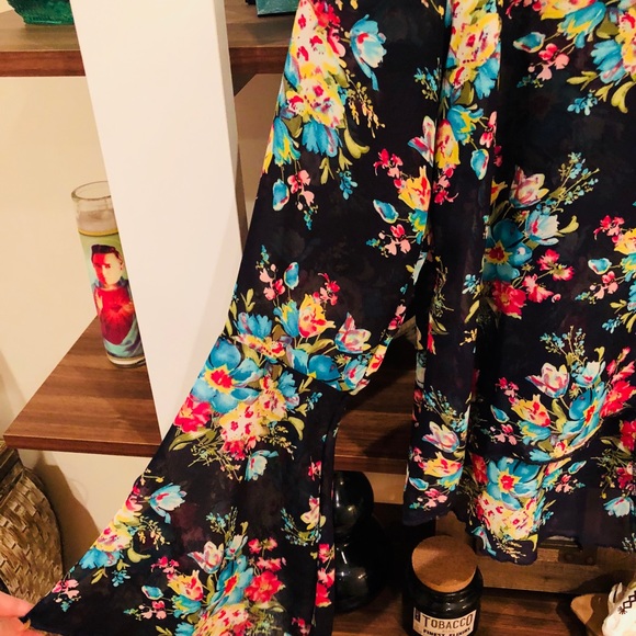 WORN ONCE Floral Chiffon Bell Sleeve Top - Picture 4 of 6