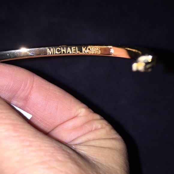 Michael Kors bangle bracelet with a heart charm - Picture 3 of 4