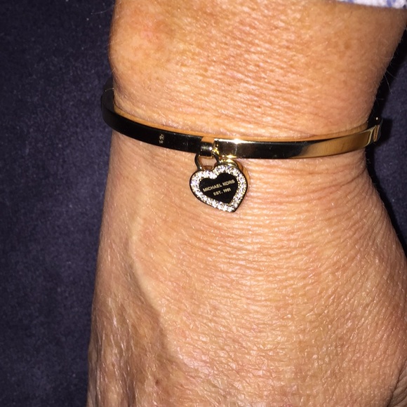 Michael Kors bangle bracelet with a heart charm - Picture 4 of 4