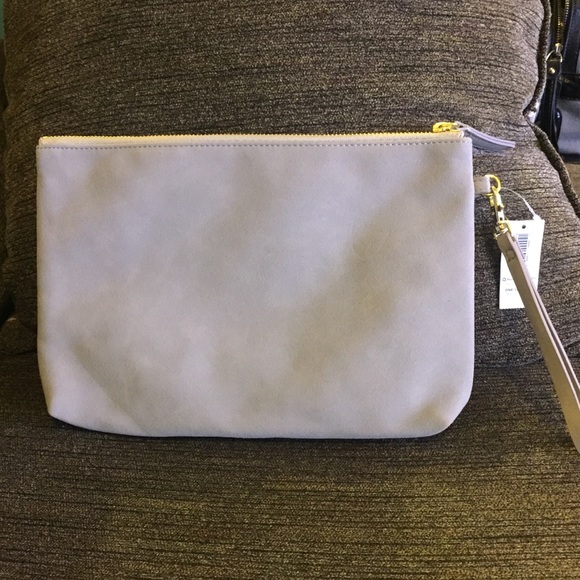 Old Navy Handbags - FINAL 💸⬇️Brand 🆕 Faux suede clutch