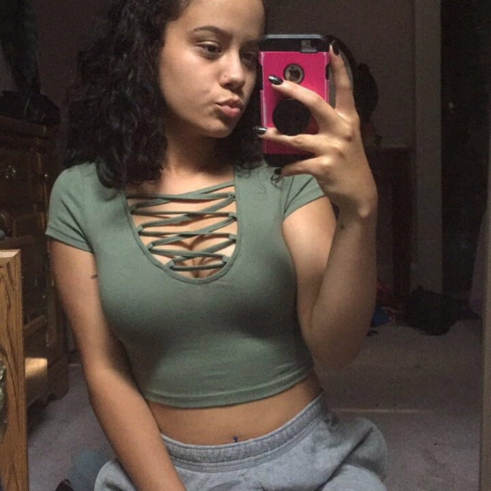 green, crop top shirt