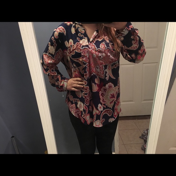 Patterned Blouse - Picture 2 of 3