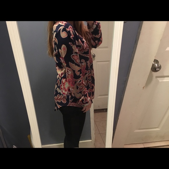 Patterned Blouse - Picture 3 of 3