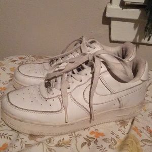 White Nike Air Force 1’s!!