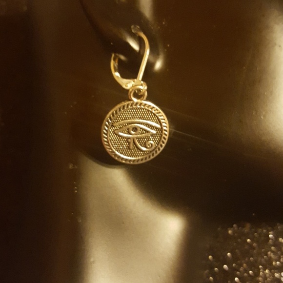 Silver coin Size Eye of Ra Earrings - Picture 4 of 8