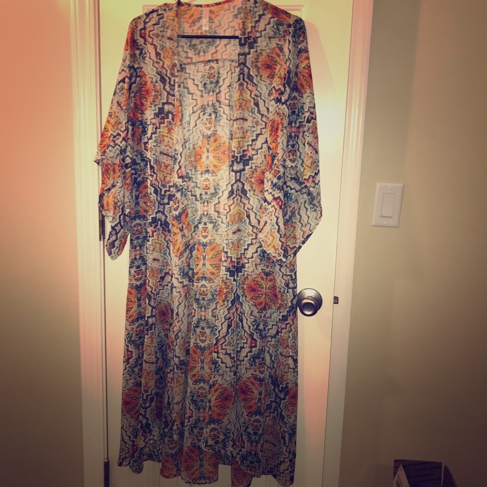 Kimono/Duster with Wide sleeves, light material.