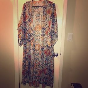 Kimono/Duster with Wide sleeves, light material.