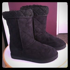 Ugg-like Black winter boots size 7
