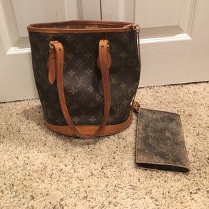 Louis Vuitton bucket pm purse