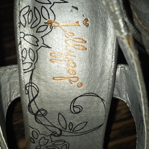 Silver heels - Picture 3 of 5