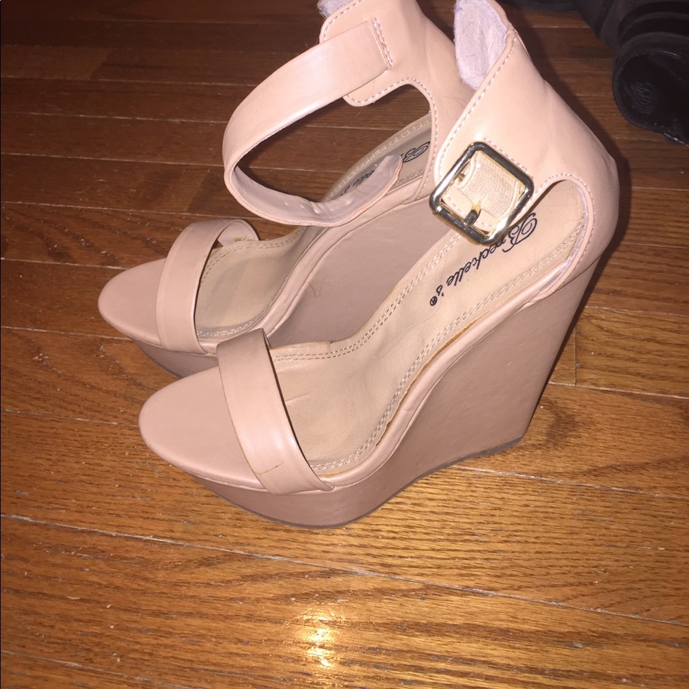 Breckelles wedge Lulus