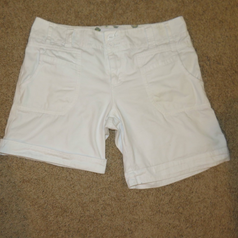 White lightweight foldable cargo like shorts - 29s