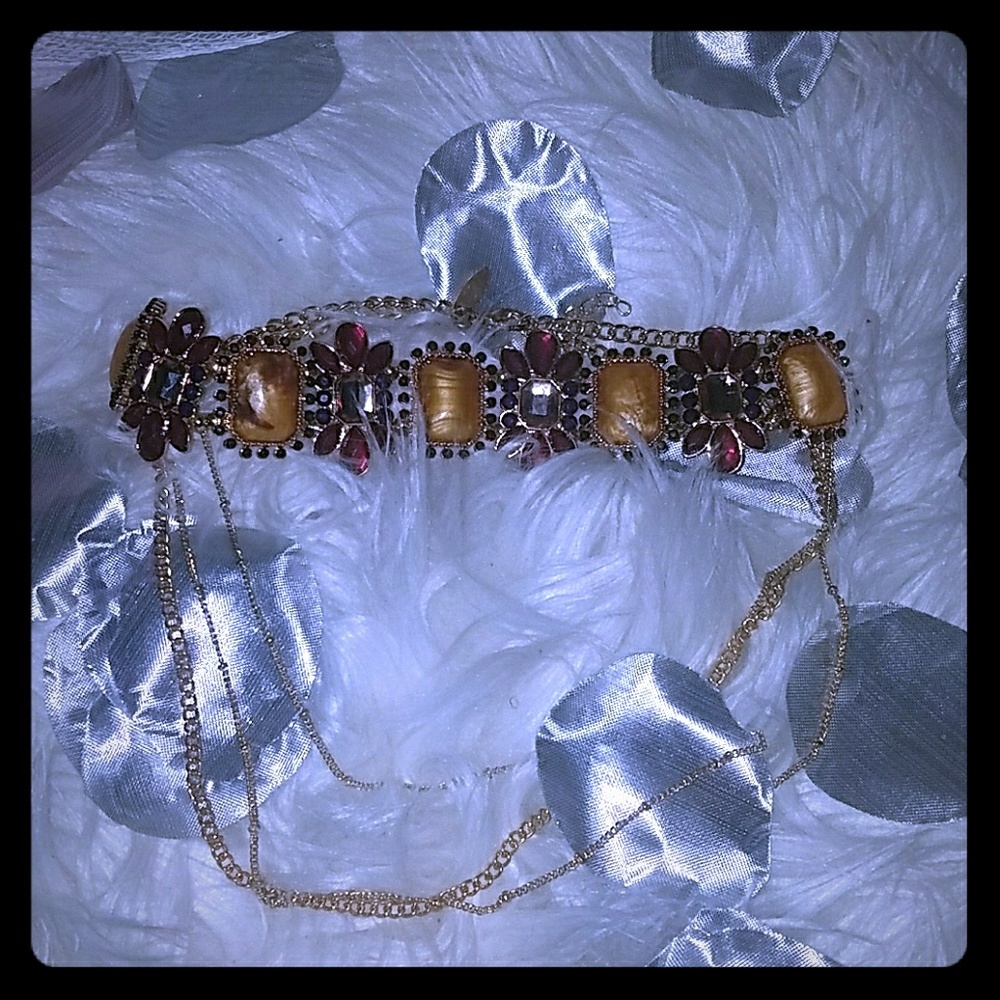 Statement Goldtone necklace