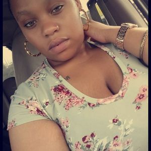 Meet your Posher, Adrienne