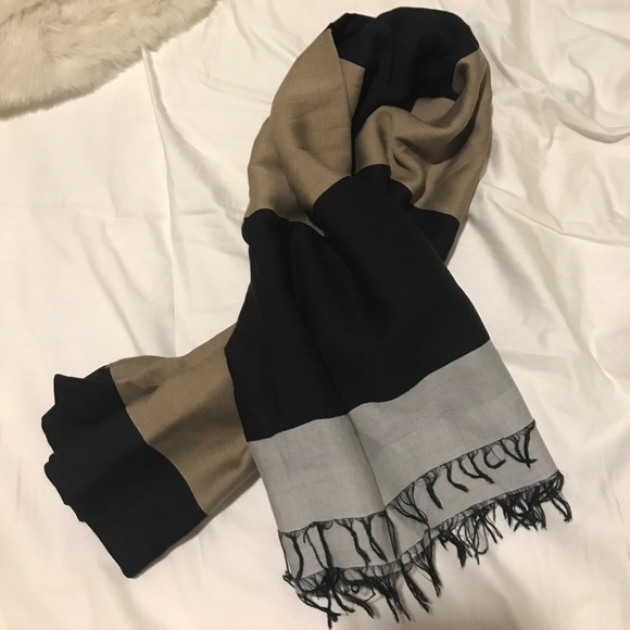 Burberry Accessories - Burberry scarf