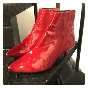 Super chic patent leather red shoes