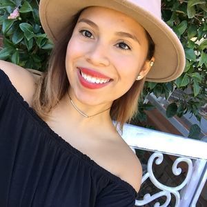 Meet your Posher, Angela