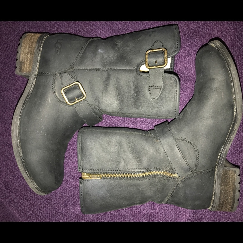 Cool, Black, Ugg Ladies Short Boots!