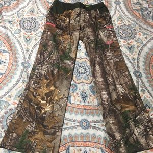 Under Armour pants size 6 PRICE FIRM