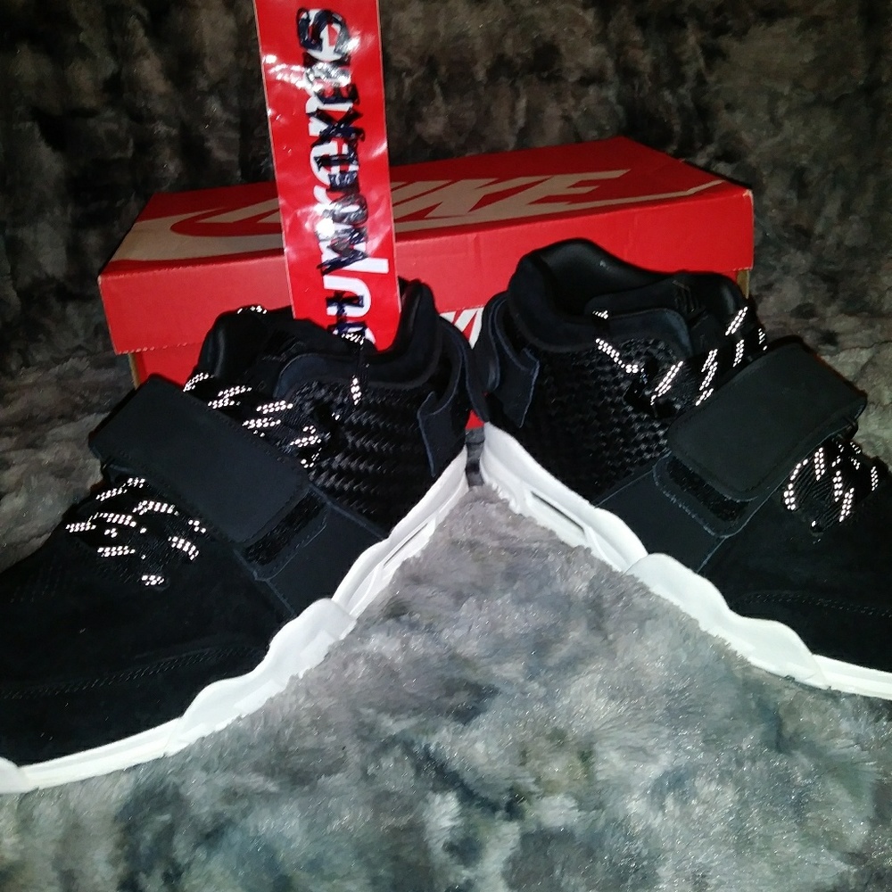 Rare New 11 Nike Air Trainer Cruz Black White