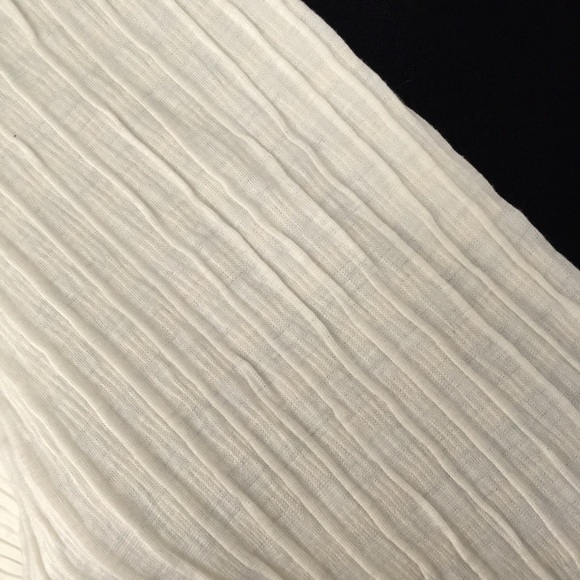 Ivory Crinkle Textured Scarf - Picture 3 of 4