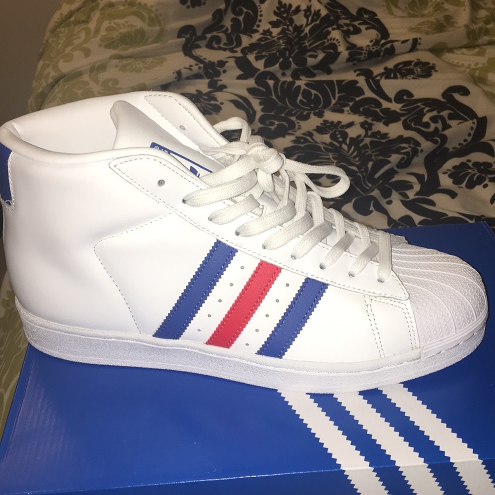 📍🆕Adidas Superstars High Top White/blue/red 9.5