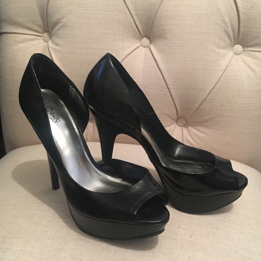 City Streets Black Pumps