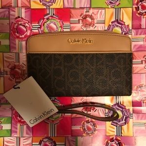 ⭐️ CK Wristlet/Wallet BRAND NEW