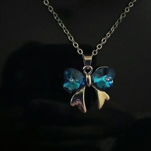 Beautiful heart bow necklace