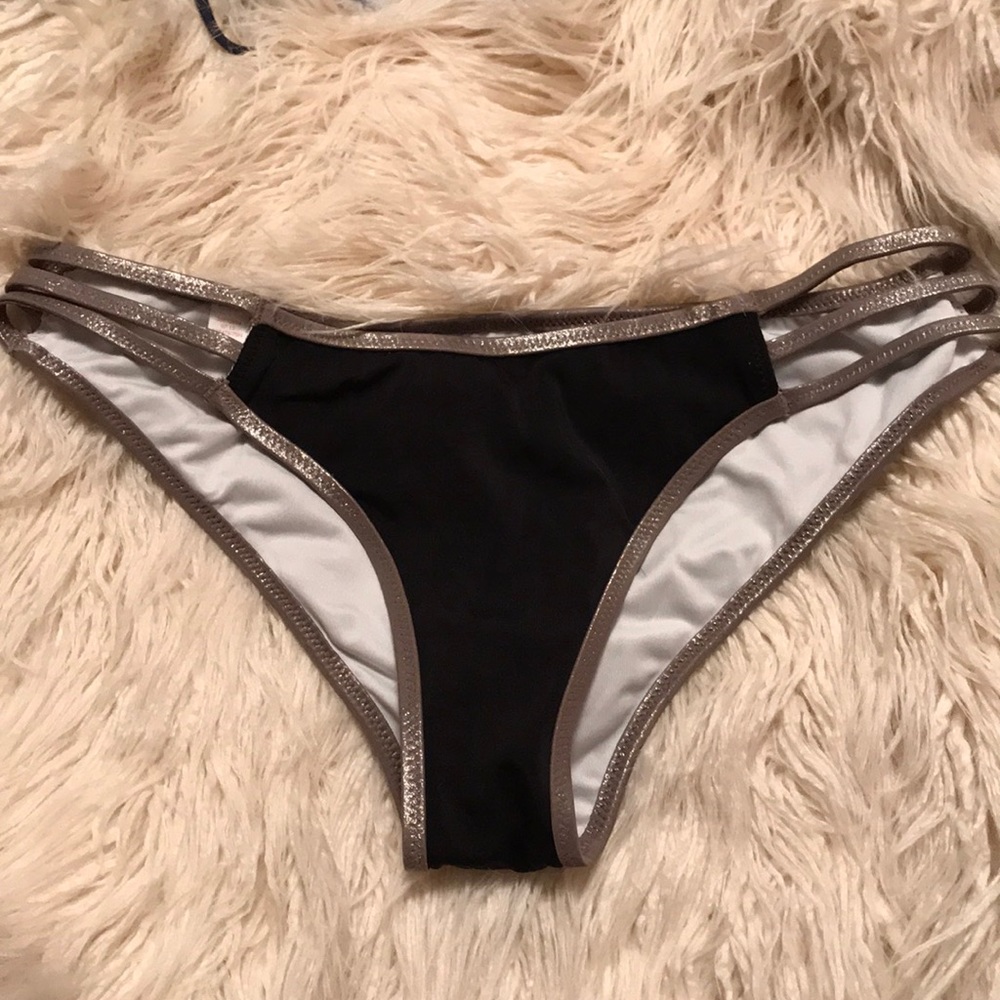 Victoria’s Secret bikini bottoms! New!