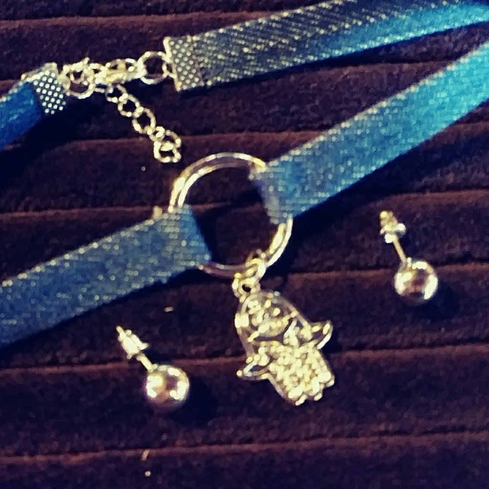 Blue jean choker