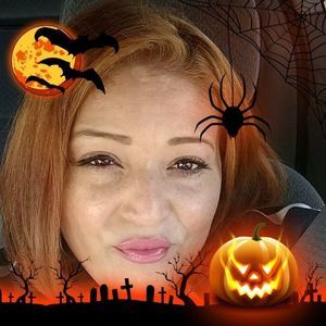 Meet your Posher, Dina