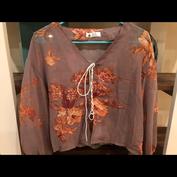 BRAND NEW Mauve and Gold Floral Crop Top - Picture 2 of 4