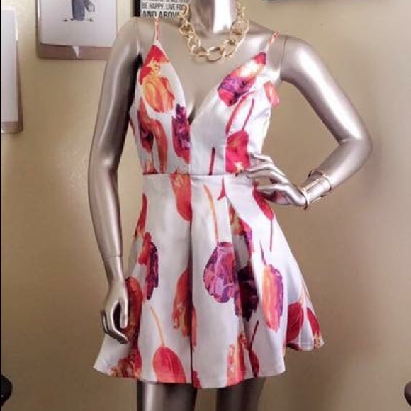 Brand new Dress - Picture 3 of 8