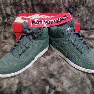 Rare Brand New 10.5 Nike Python Green