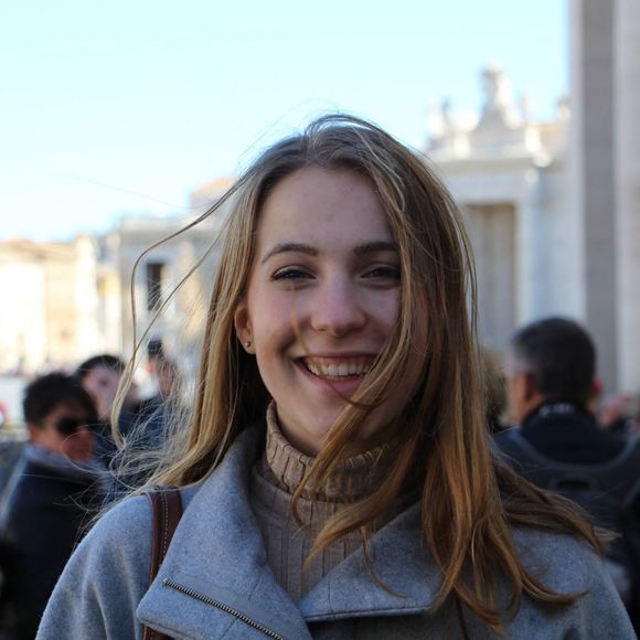 Meet your Posher, Sarah - Picture 1 of 1