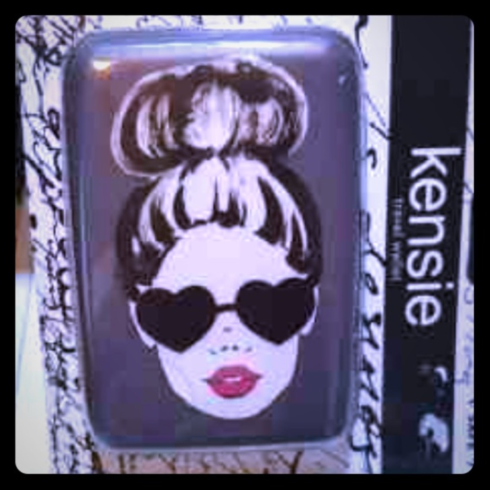 Kenzie Travel Wallet