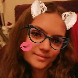 Meet your Posher, Crystal