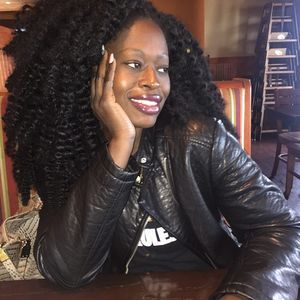 Meet your Posher, Lora