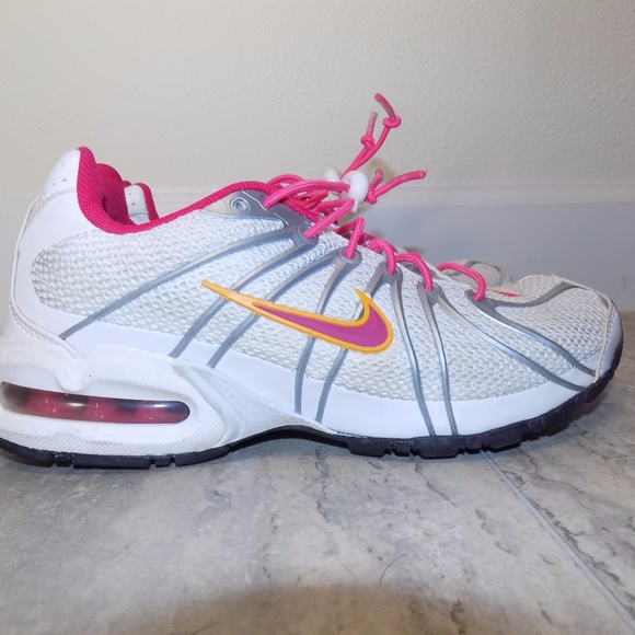 Nike Shoes - Nike, size 7.5, great condition!